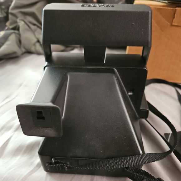 Polaroid LMS 600 Film Camera - Picture 6 of 8